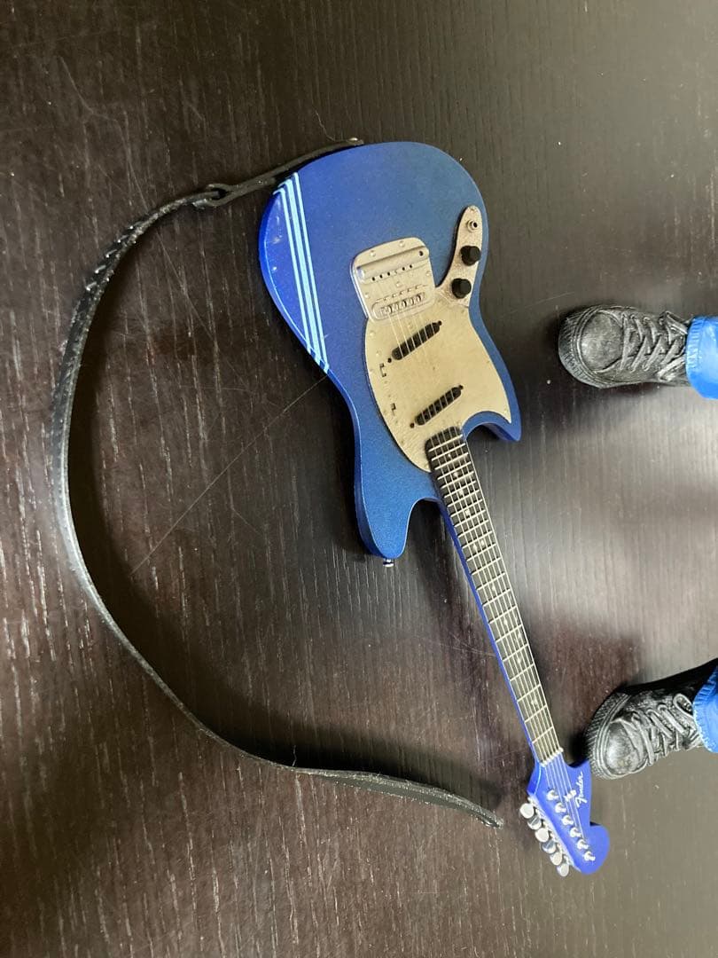 ネカ　Neca カートコバーン　 Cobain 18センチ