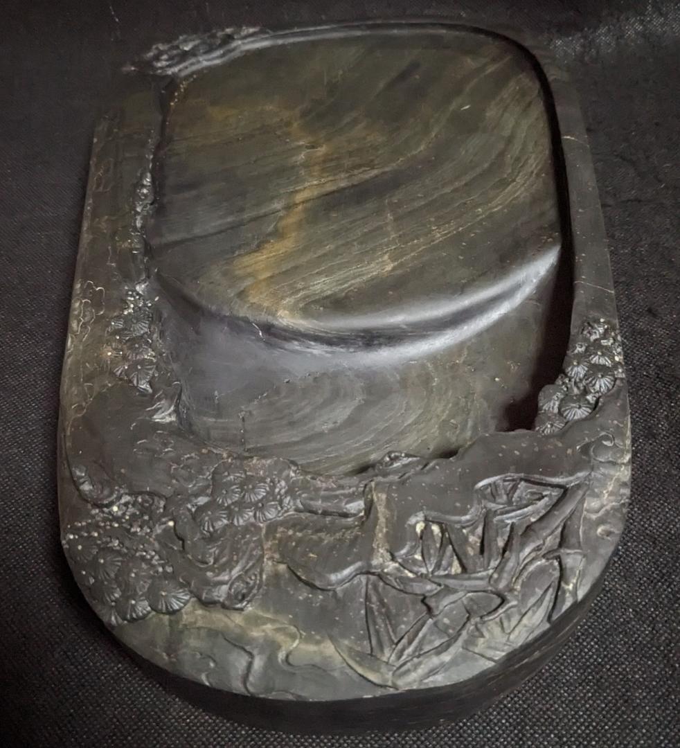 【歙州硯　松竹文特大楕硯】◆金暈金星・水波紋の美石◆12.7吋◆唐木塗箱◆龍尾山