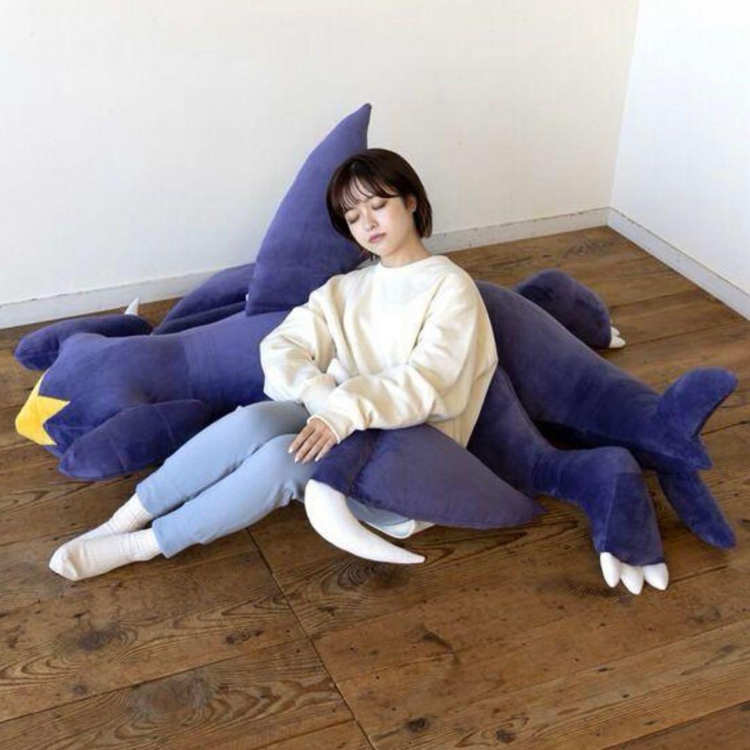 【プレミアムバンダイ限定】 大きなガブリアスクッション 等身大ぬいぐるみ