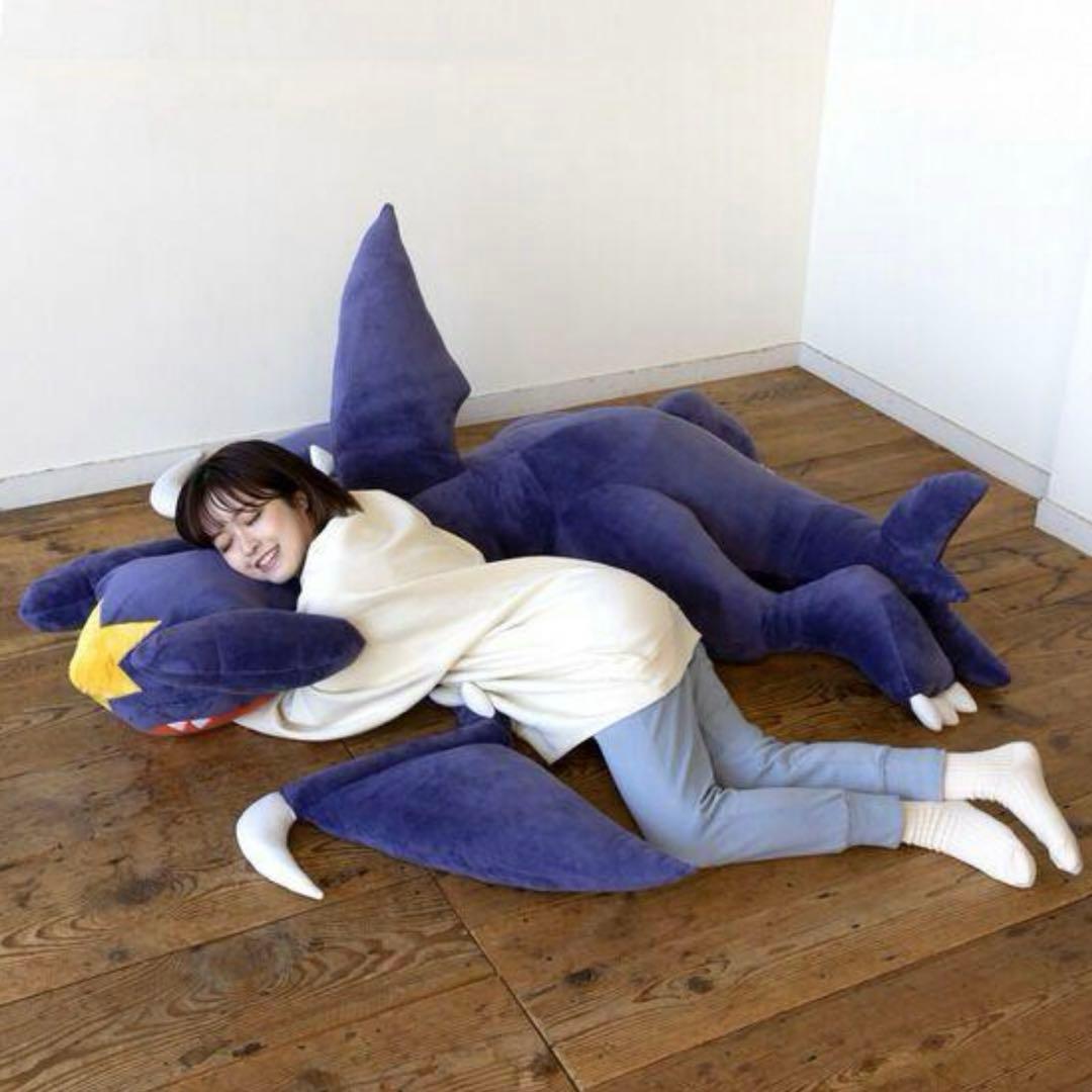 【プレミアムバンダイ限定】 大きなガブリアスクッション 等身大ぬいぐるみ