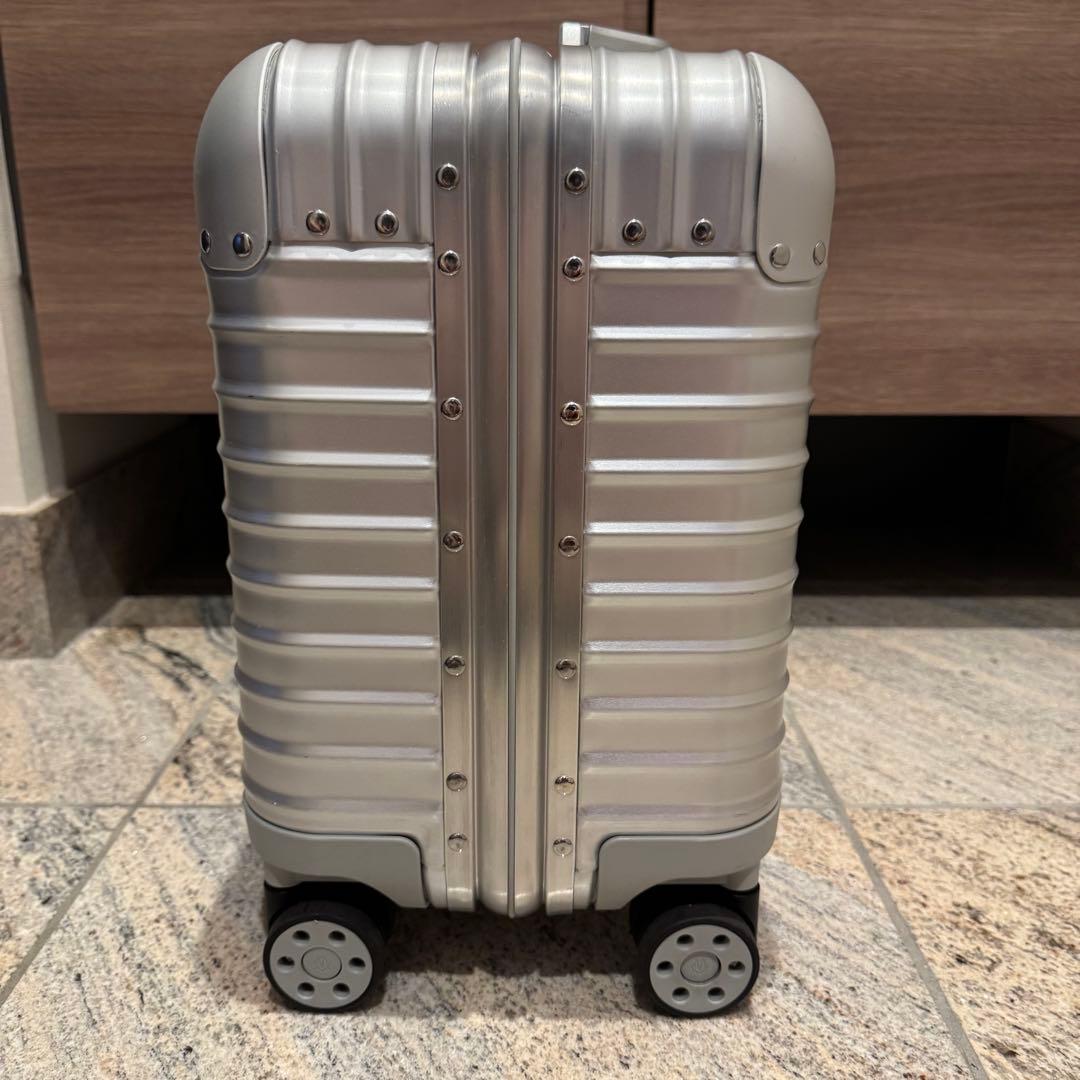 木製人のフリマ 【美品】生涯保証　リモワ　オリジナル　コンパクト