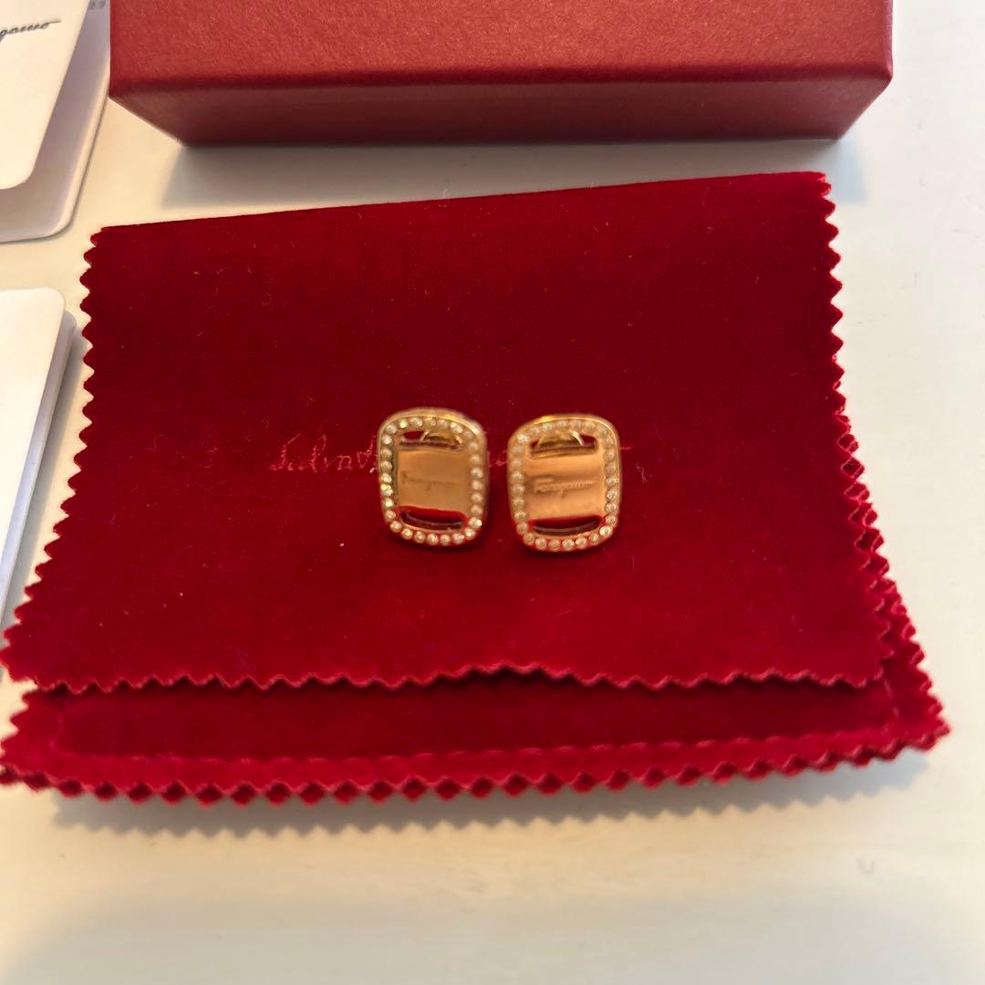 美品　フェラガモ　ピアス　ラインストーン