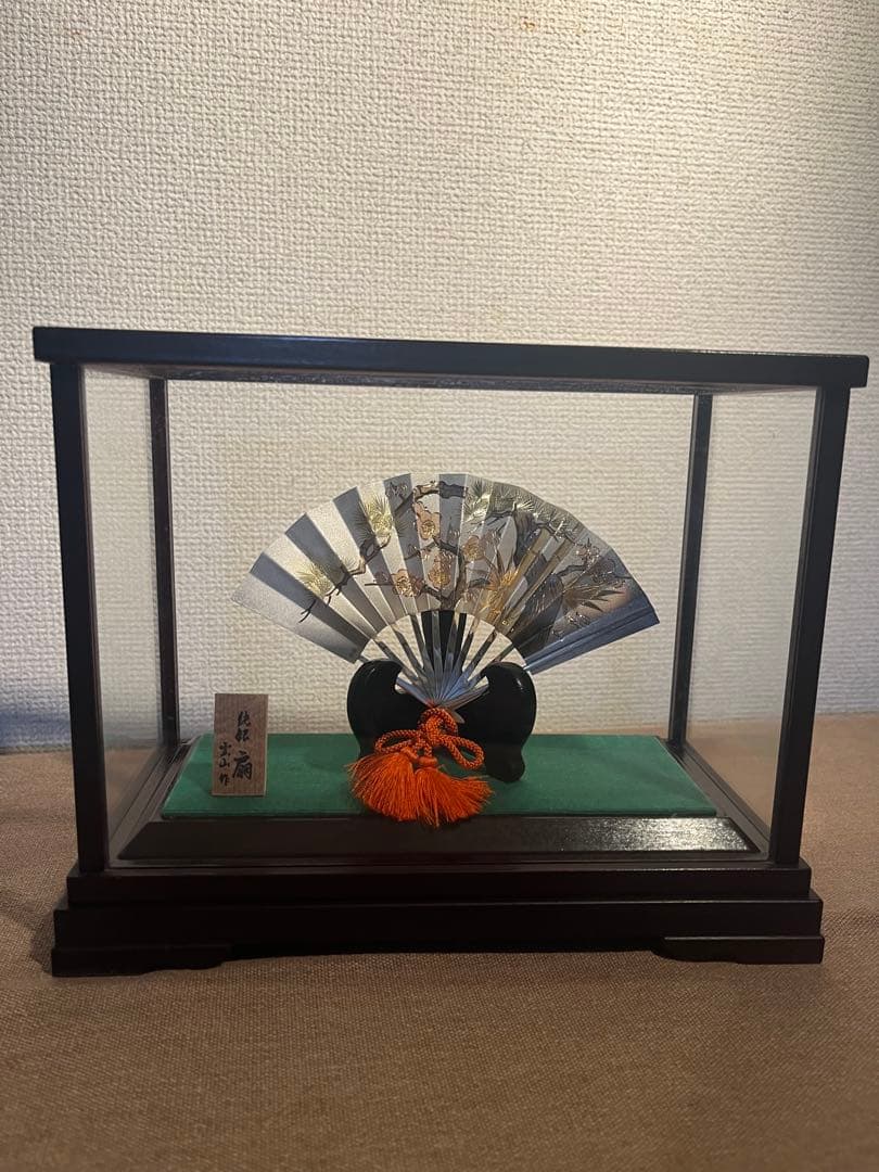 雲山作松梅扇子　扇　ガラスケース付き