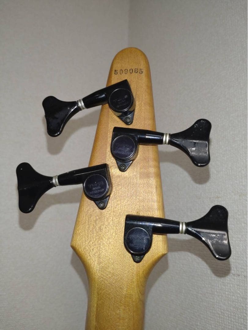TUNE GUITAR TECHNOLOGY ベースギター
