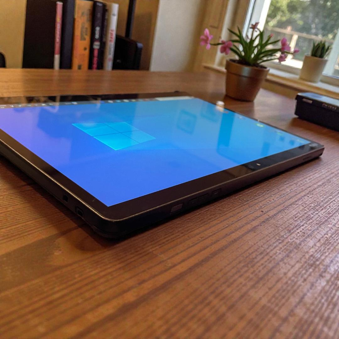 大画面13.3インチ 軽量で使いやすい富士通タブレット Corei5 カメラ付き