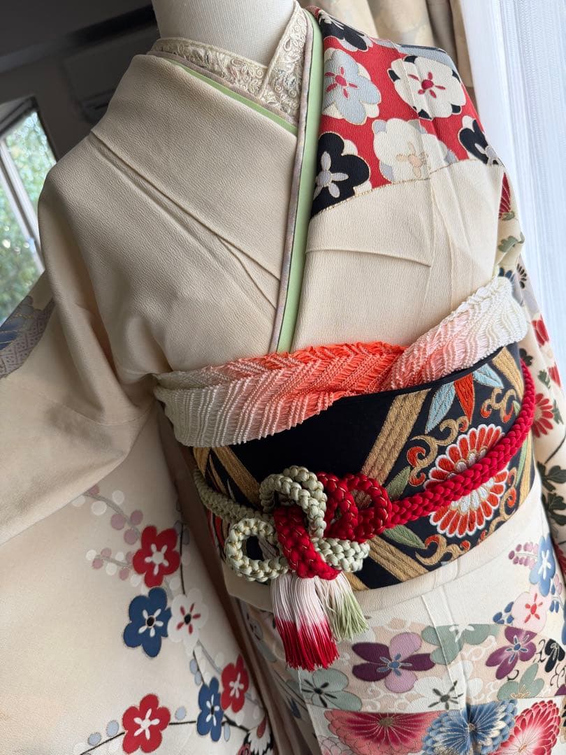 振袖フルセット ベージュホワイト 古典柄 金彩 手刺繍