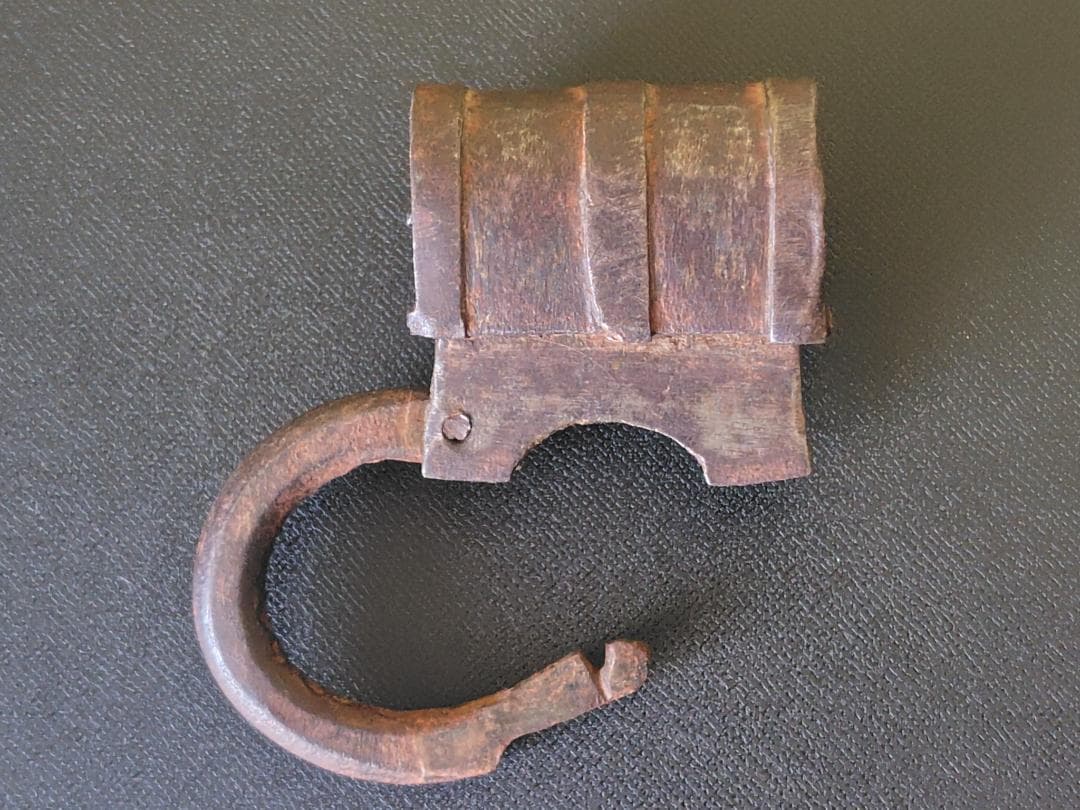 時代物 ねじ式 錠前 鍵付き / 古錠 回し鍵 南京錠 からくり錠風 蔵 骨董