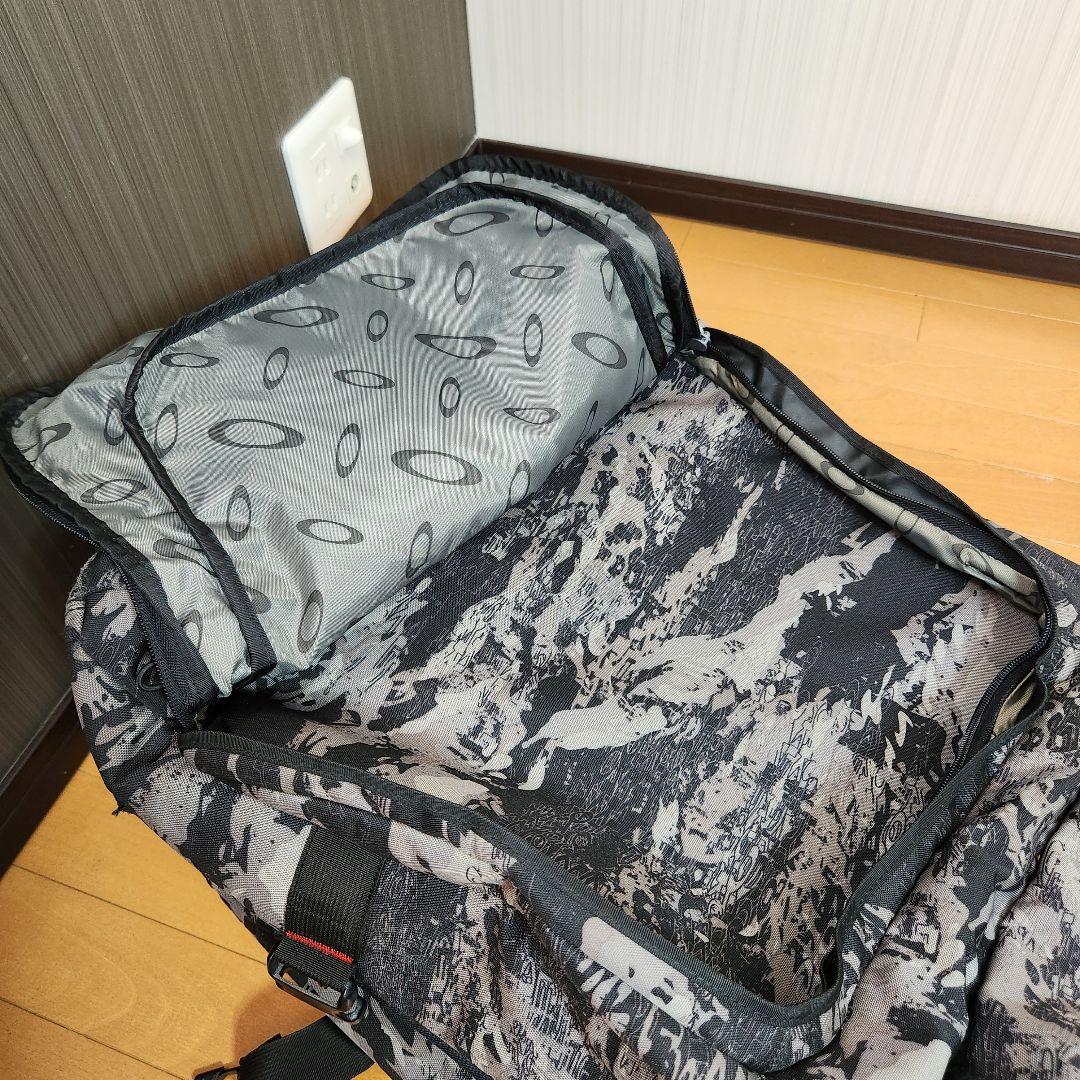 【のりぞ〜】 OAKLEY オークリー 大型 キャリーケース カモフラ