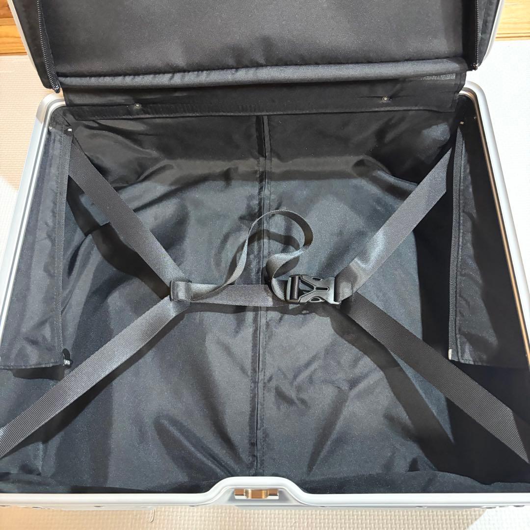 【美品】innovator アルミスーツケース スターリングシルバー 42L