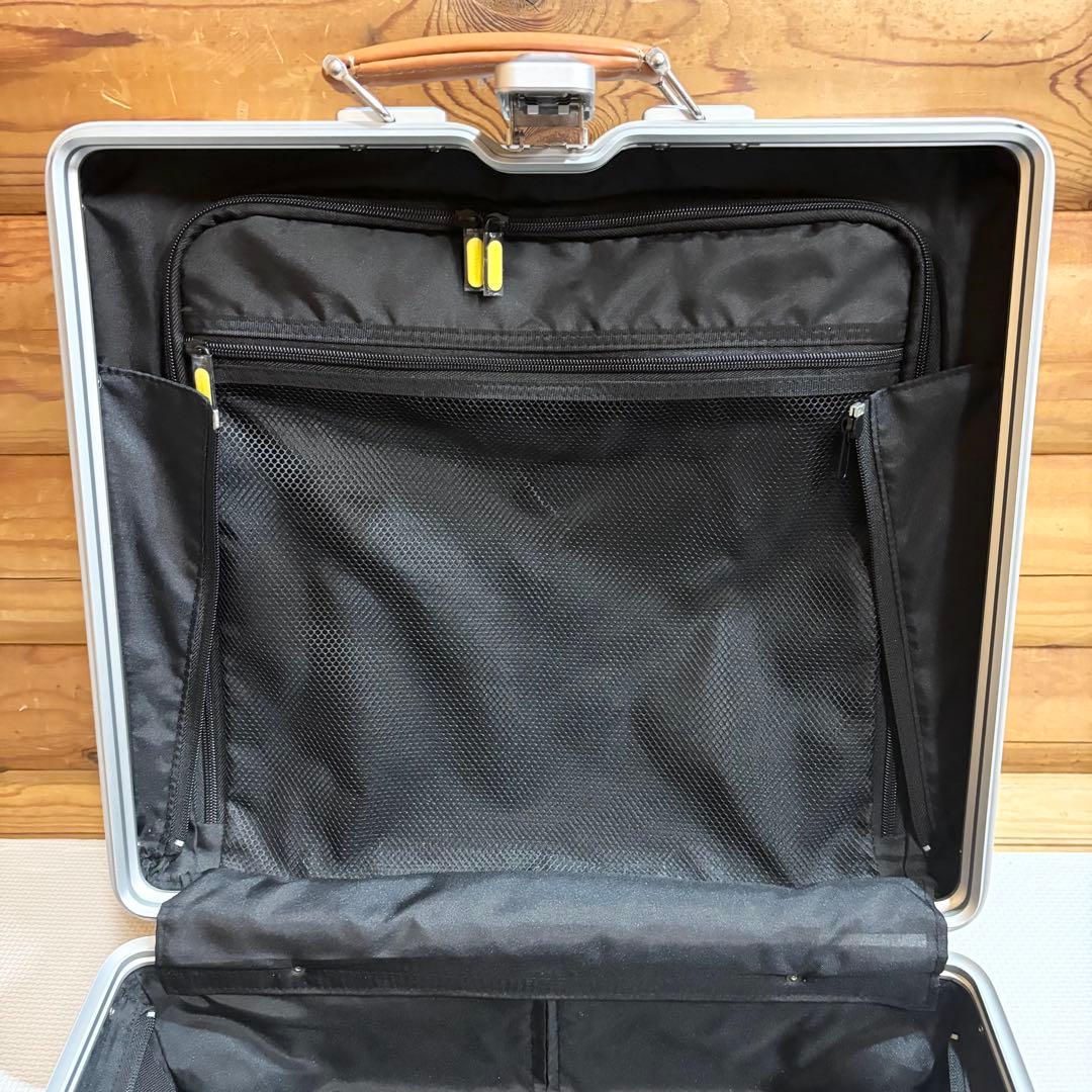 【美品】innovator アルミスーツケース スターリングシルバー 42L