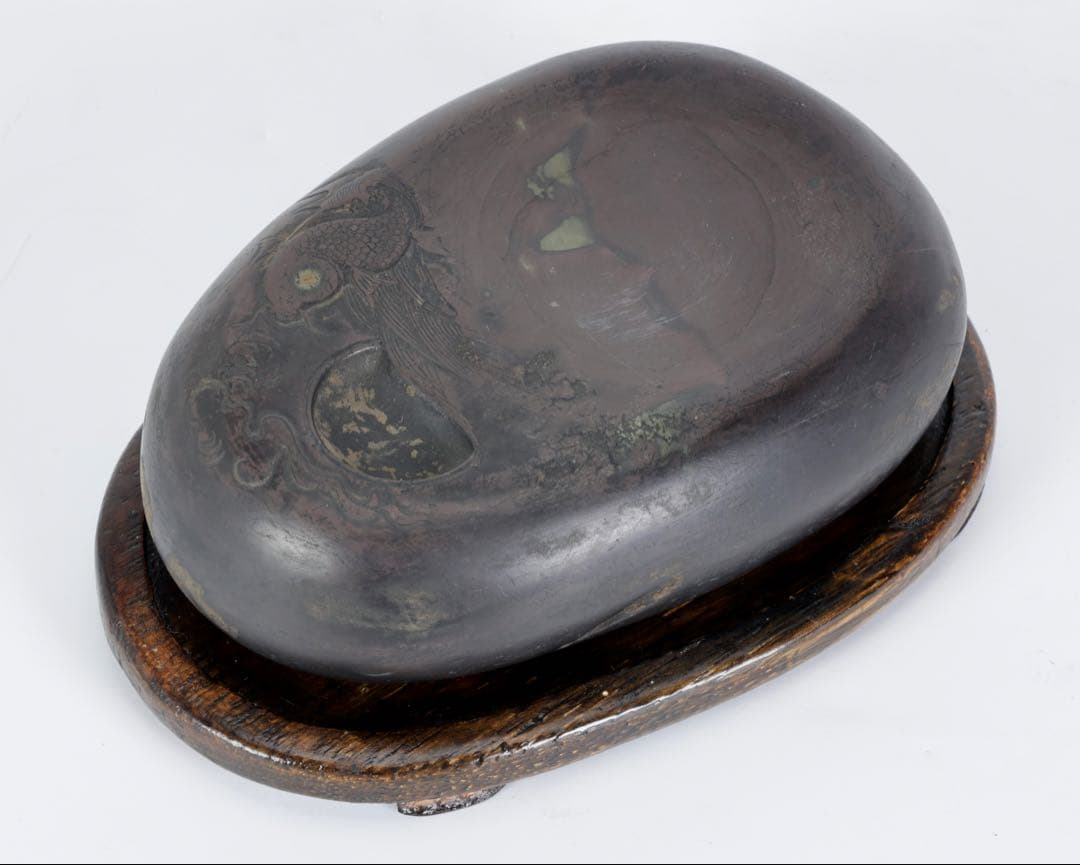 中国古玩 端渓硯 鯉図陽刻 唐木台付 文房四宝 書道具 古美術 骨董品 中国美術