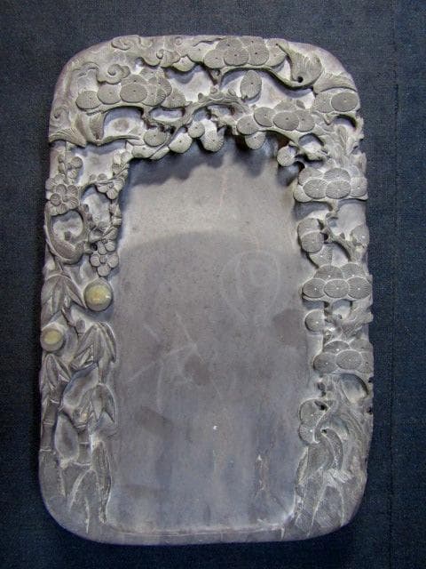 ☆硯　中国古玩　端渓硯　裏に銘有　花に飛鶴図　重さ5,6㎏☆