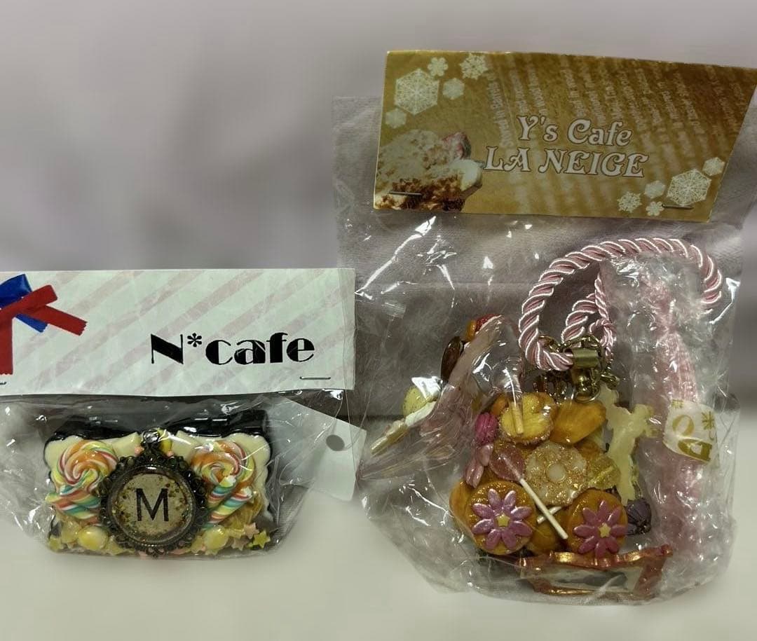 キーホルダー　アーティスト　作家　レジン　13セット