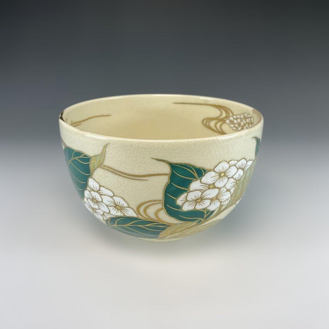 【茶道具】清閑寺窯　杉田祥平造　色絵紫陽花画茶碗（共箱）★直し有★