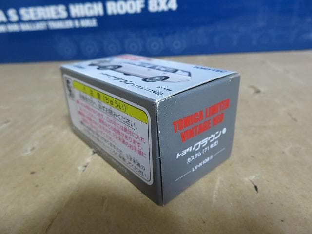 トミカリミテッドヴィンテージNEO クラウン カスタム バン デラックス