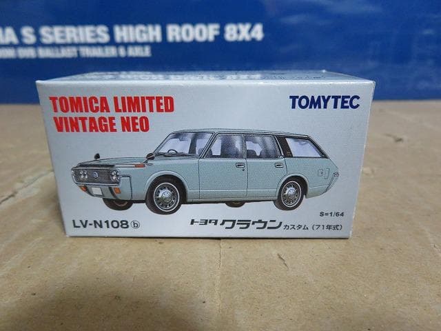 トミカリミテッドヴィンテージNEO クラウン カスタム バン デラックス