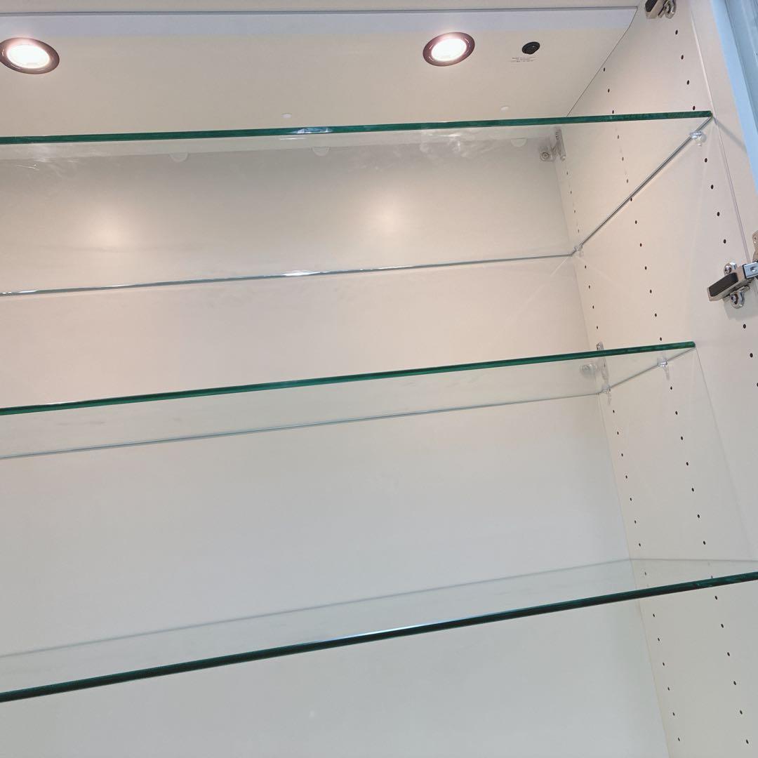 ◇大阪府 神戸市 配達料無料！arflex◇キャビネット◇ 照明付き◇ガラス扉◇