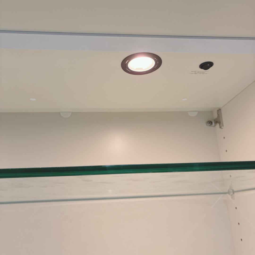 ◇大阪府 神戸市 配達料無料！arflex◇キャビネット◇ 照明付き◇ガラス扉◇