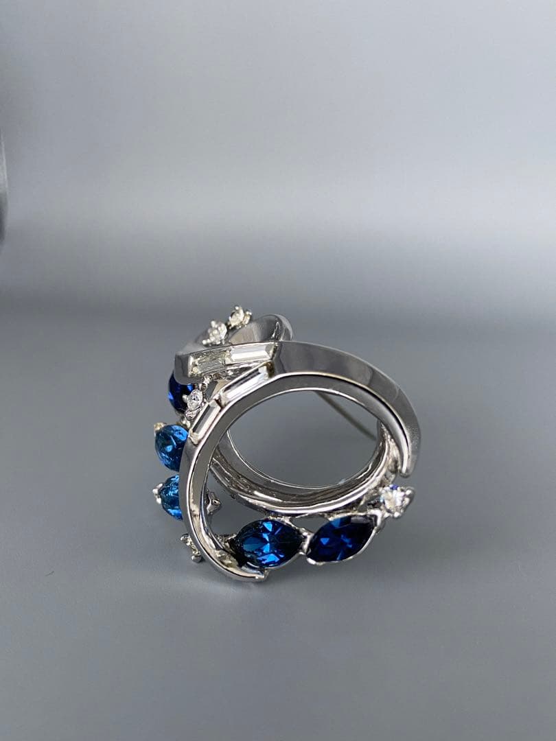 lotuscloud 2524⭐️TRIFARI トリファリヴィンテージブローチ