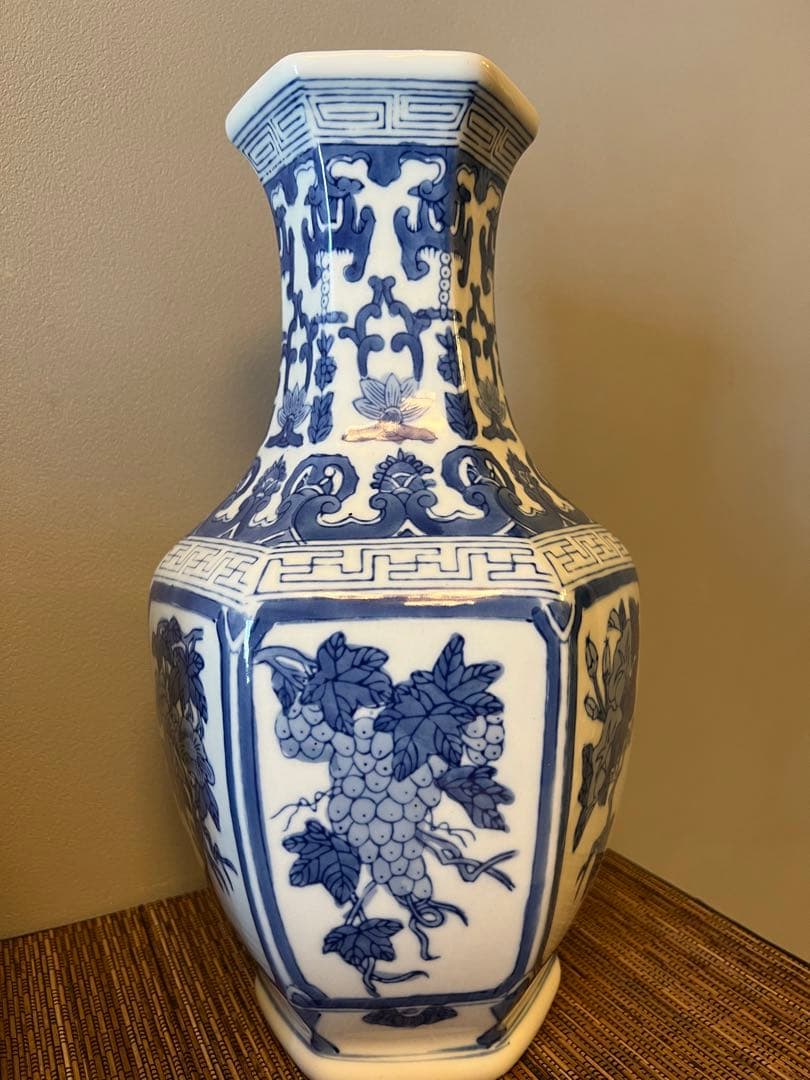 中国 染付花瓶 花器 陶器 壺 六角 葡萄 朝顔 青花☆
