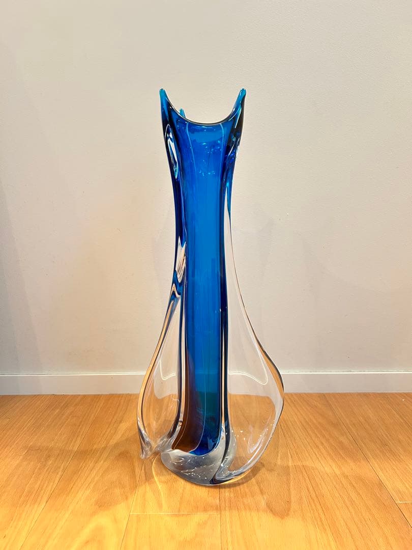オーダーメイド 青いガラス 花瓶 流線型デザイン