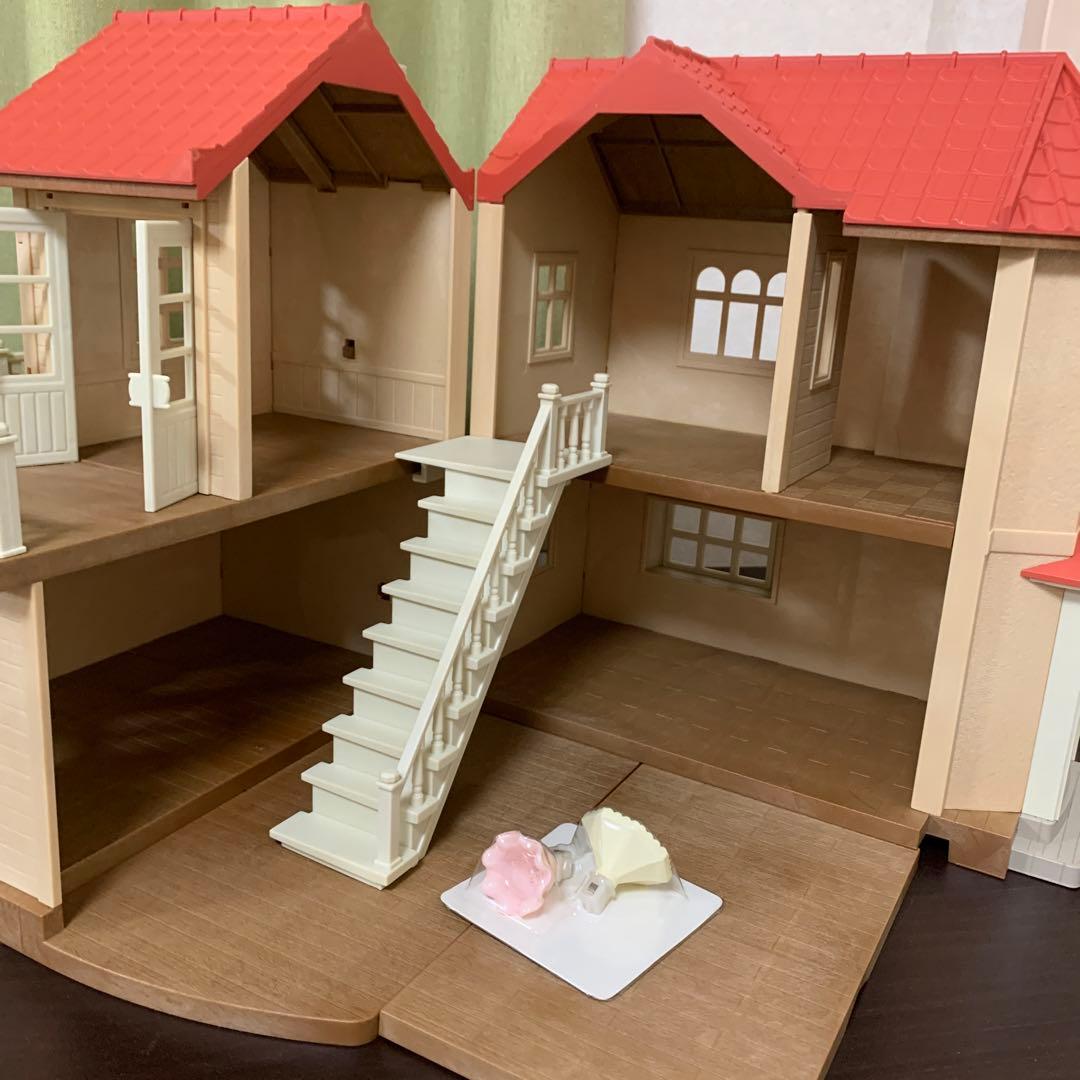 廃盤　シルバニアファミリー　あかりの灯る家　お家➕人形➕小物色々をまとめて！