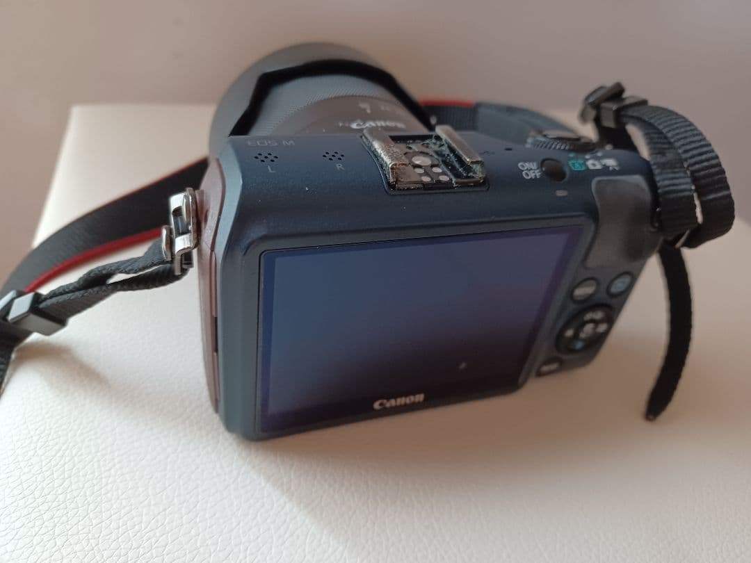 Canon EOS M ミラーレス一眼 カメラ　(ジャンク)