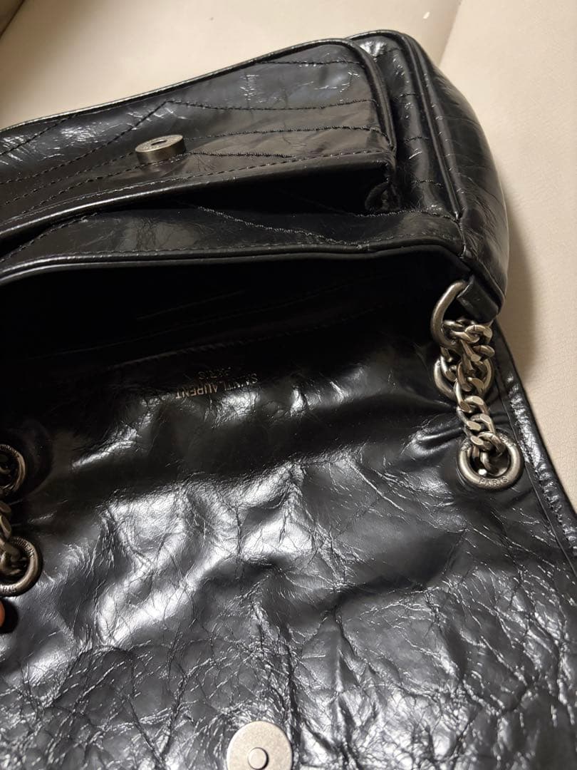 YSL ニキ ミディアム レザー ショルダーバッグ