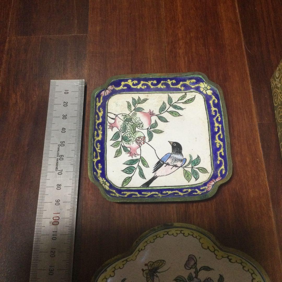 古い中国七宝焼の小皿8点、オリジナル箱付き
