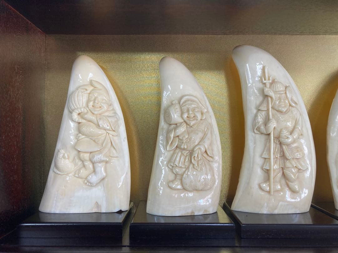 マッコウクジラの牙　七福神　玉峰作　ケース付き