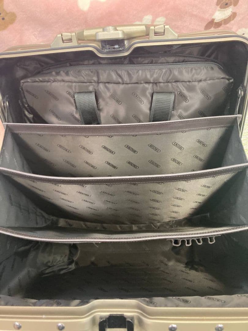 超レア！！RIMOWA リモワ トパーズ チタニウム ビジネストロリー 4輪
