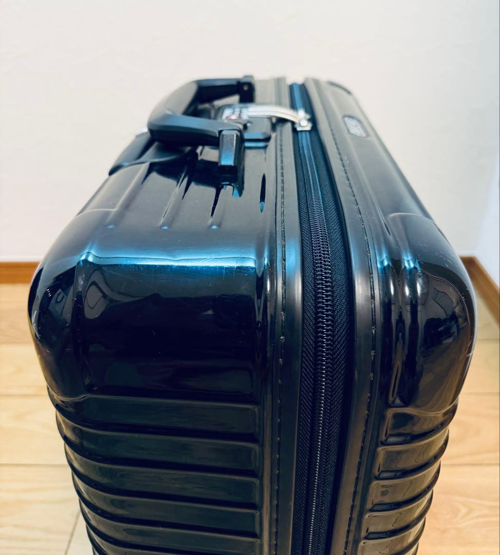 【週末値下】リモワ サルサデラックス2輪 23L 機内ビジネストローリー黒