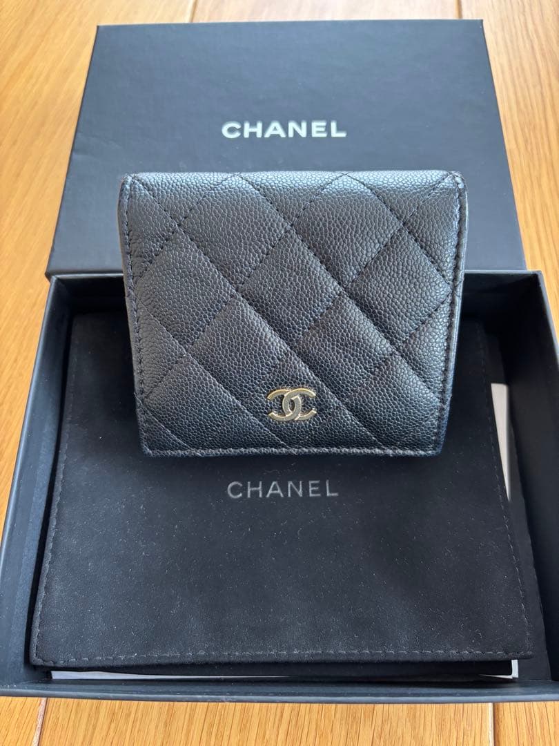 ☆CHANEL 二つ折り財布 ブラック☆