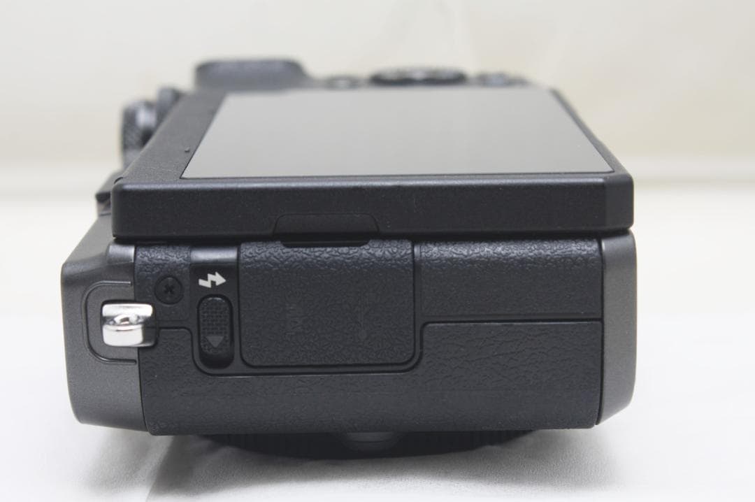 ★良品★ キヤノン EOS M6 ボディ