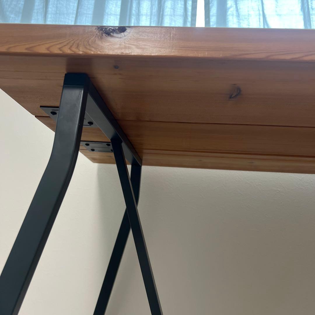 ナチュラルウッドの木製デスク