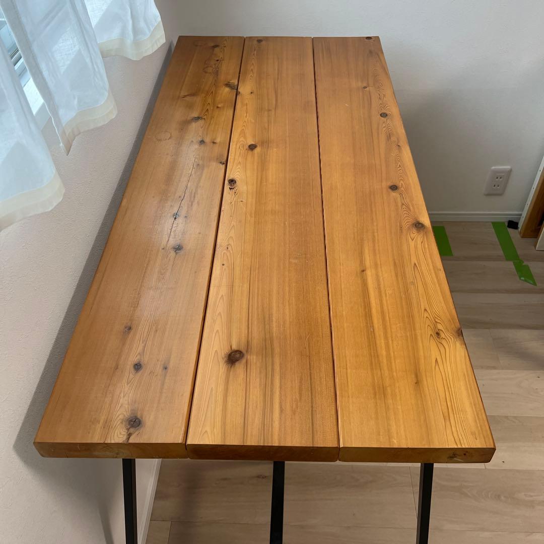 ナチュラルウッドの木製デスク