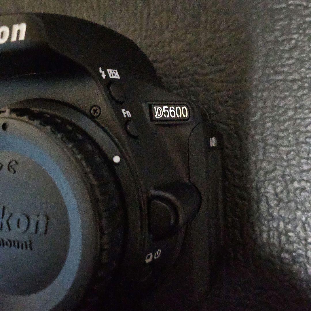 美品　Nikon　d5600　ボディ　ショット数約2600回
