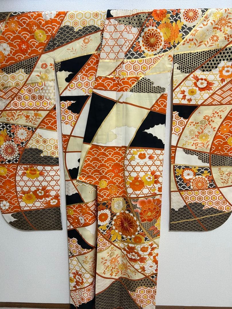 豪華振袖４点セット！！　本金　刺繍　花柄　１９８