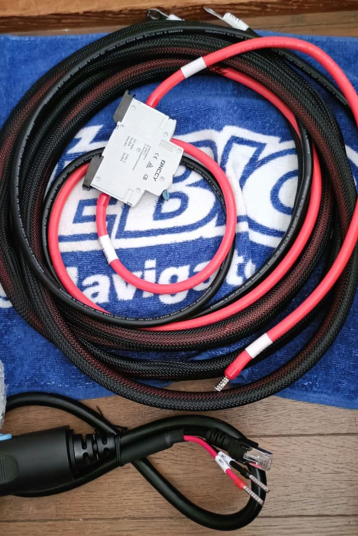 BLUETTI Charger２ 車載＆ソーラー対応走行充電器 ケーブル5m付属