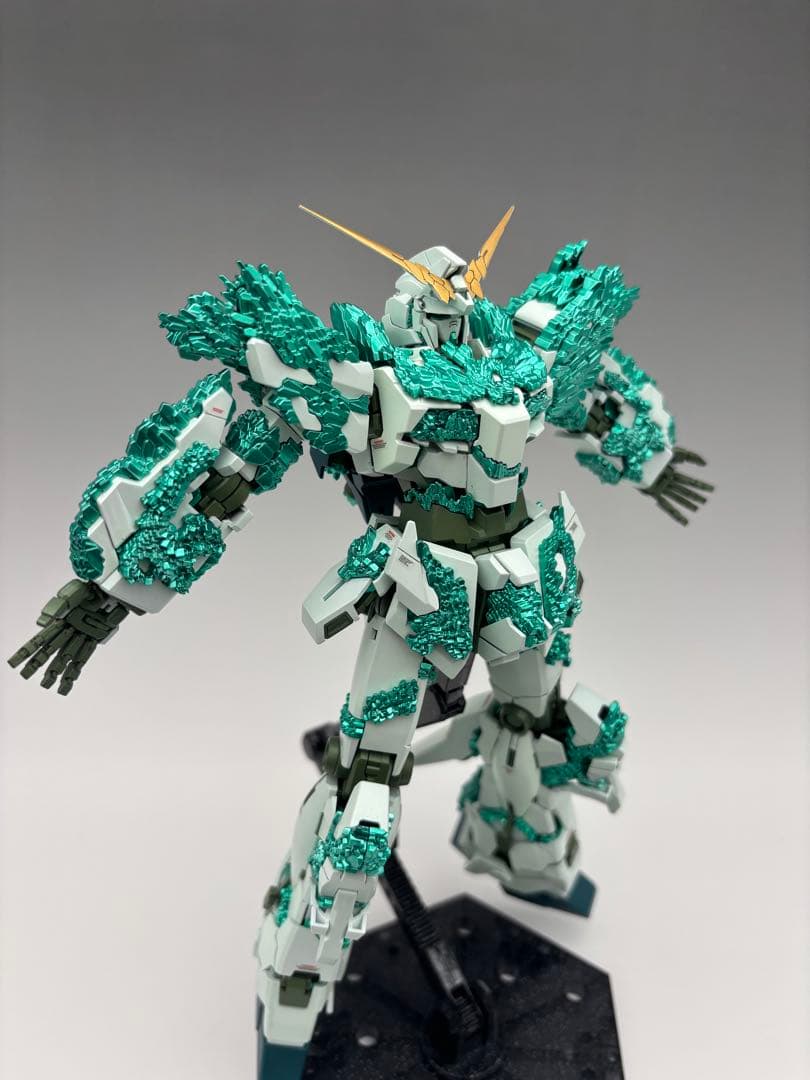 MG 1/100 ユニコーンガンダム(光の結晶体) 塗装完成品