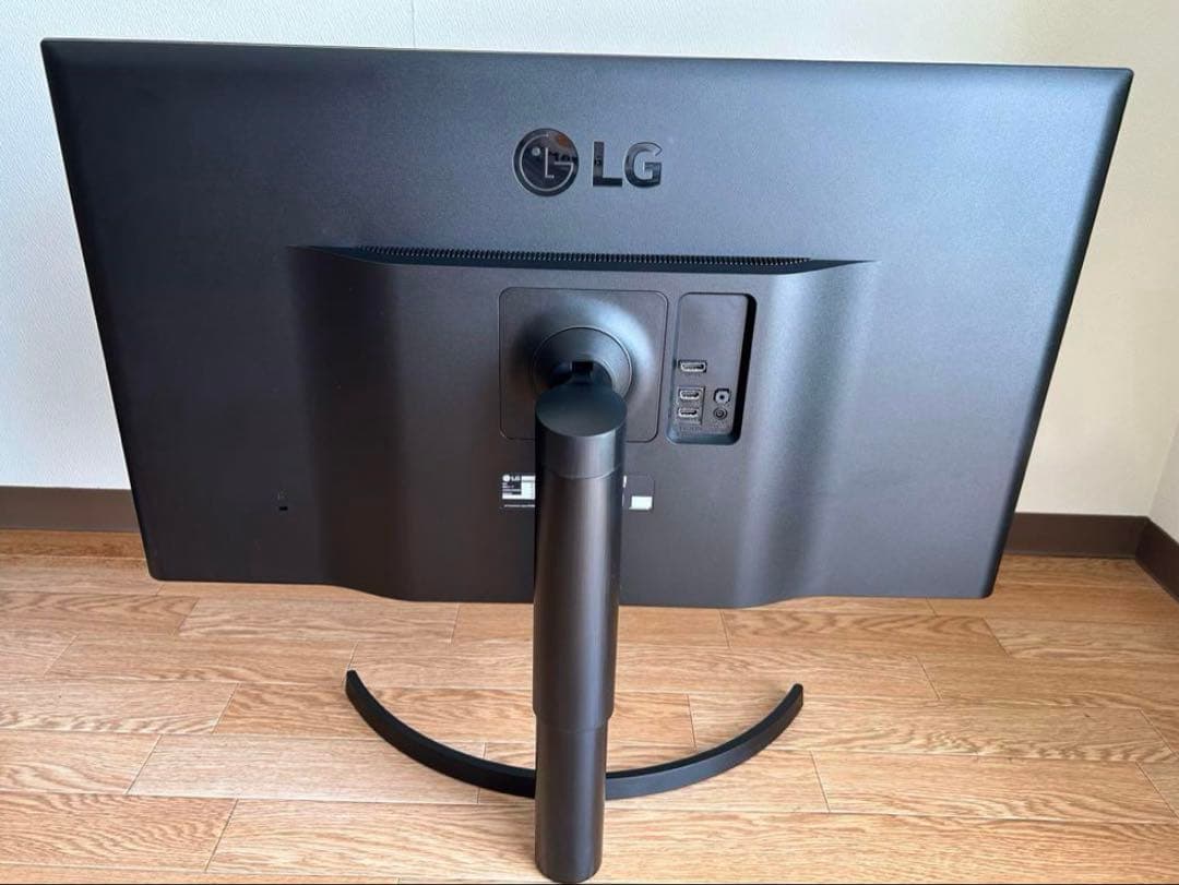 32UK550 4K 32インチ　LG モニター 本体 曲線スタンド付き