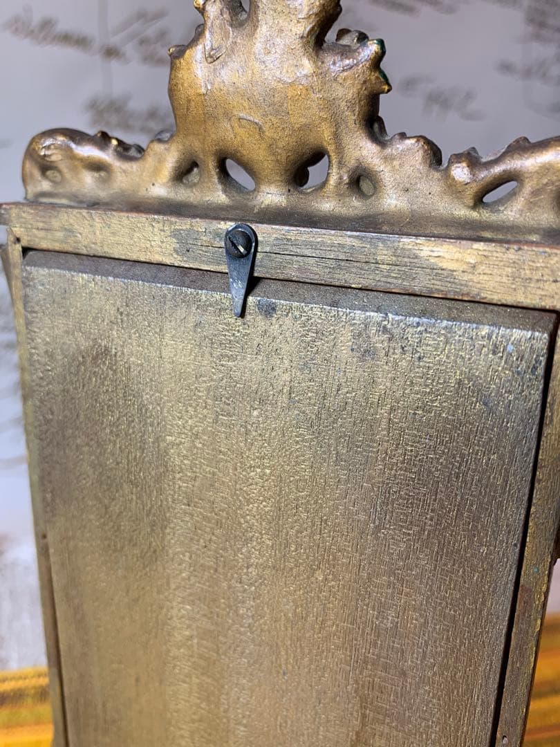 フランス製　アンティーク　レアな細かい細工の木製額立て！扉が開いて素敵です！