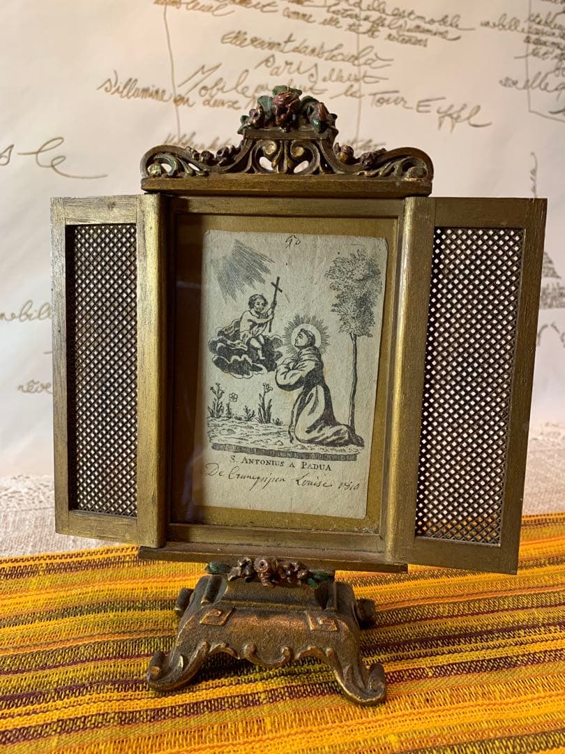 フランス製　アンティーク　レアな細かい細工の木製額立て！扉が開いて素敵です！