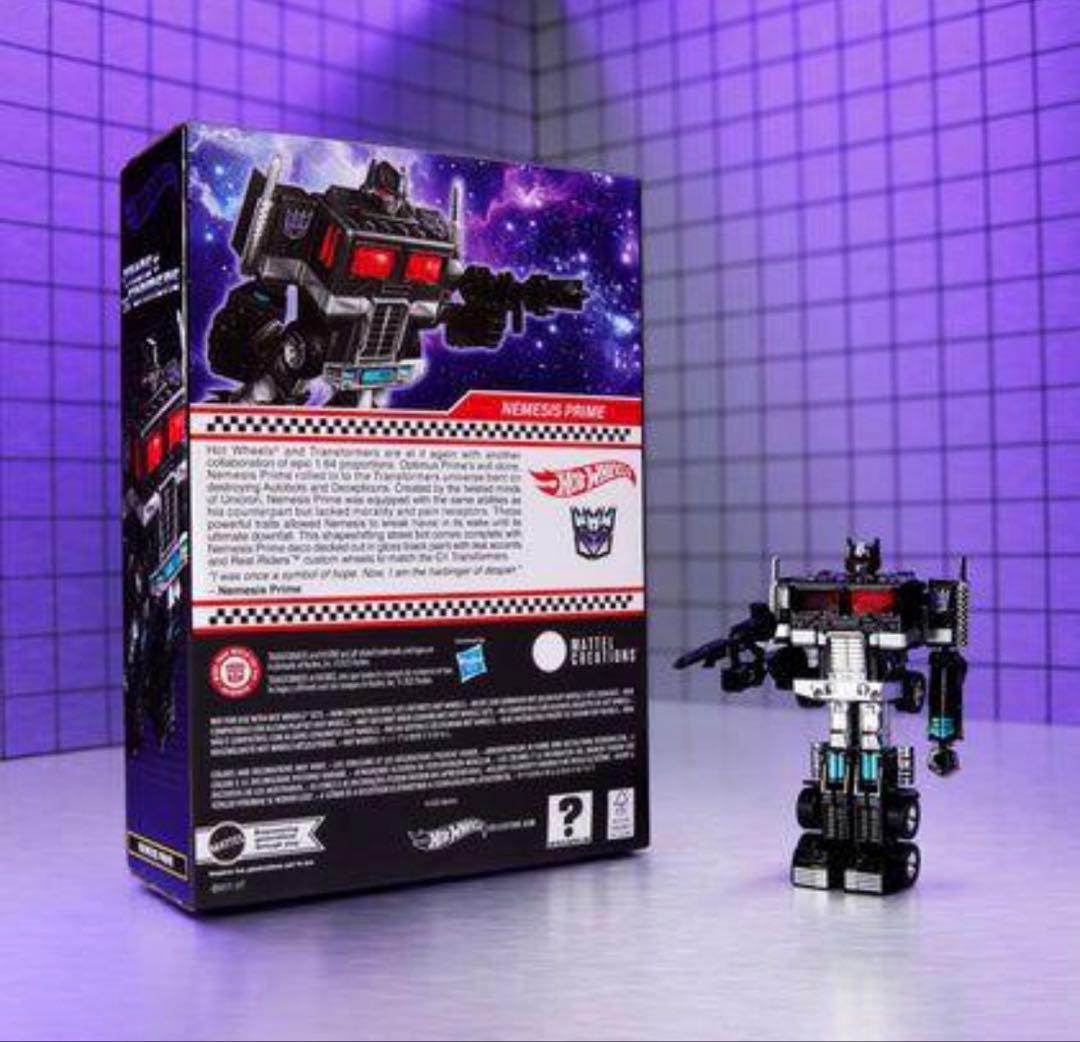 トランスフォーマーのキャラクターを再現したホットウィール 専用ボックス付き。