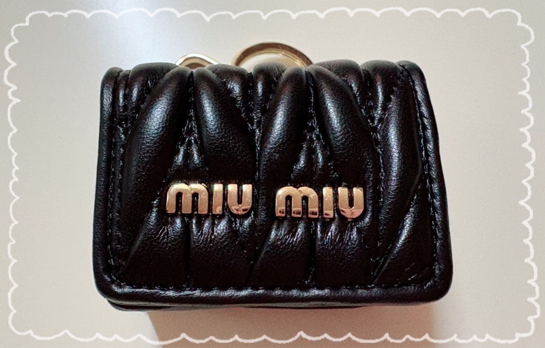 miumiu ミュウミュウ ★ マテラッセ AirPods Pro ケース 黒