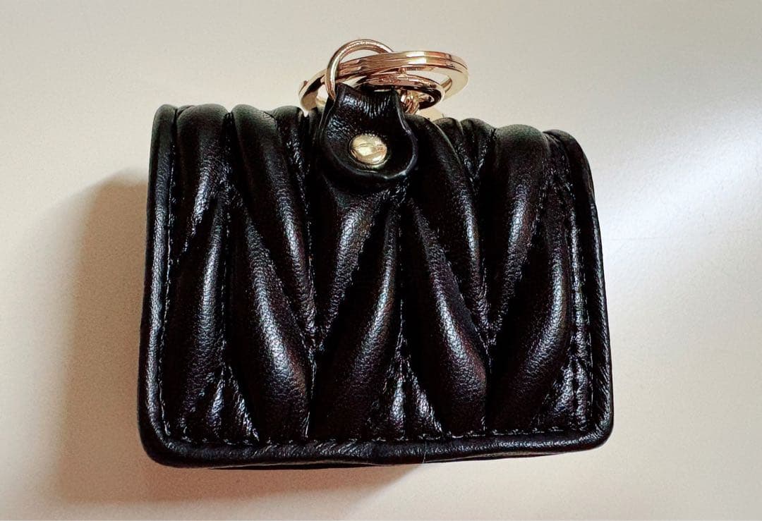 miumiu ミュウミュウ ★ マテラッセ AirPods Pro ケース 黒