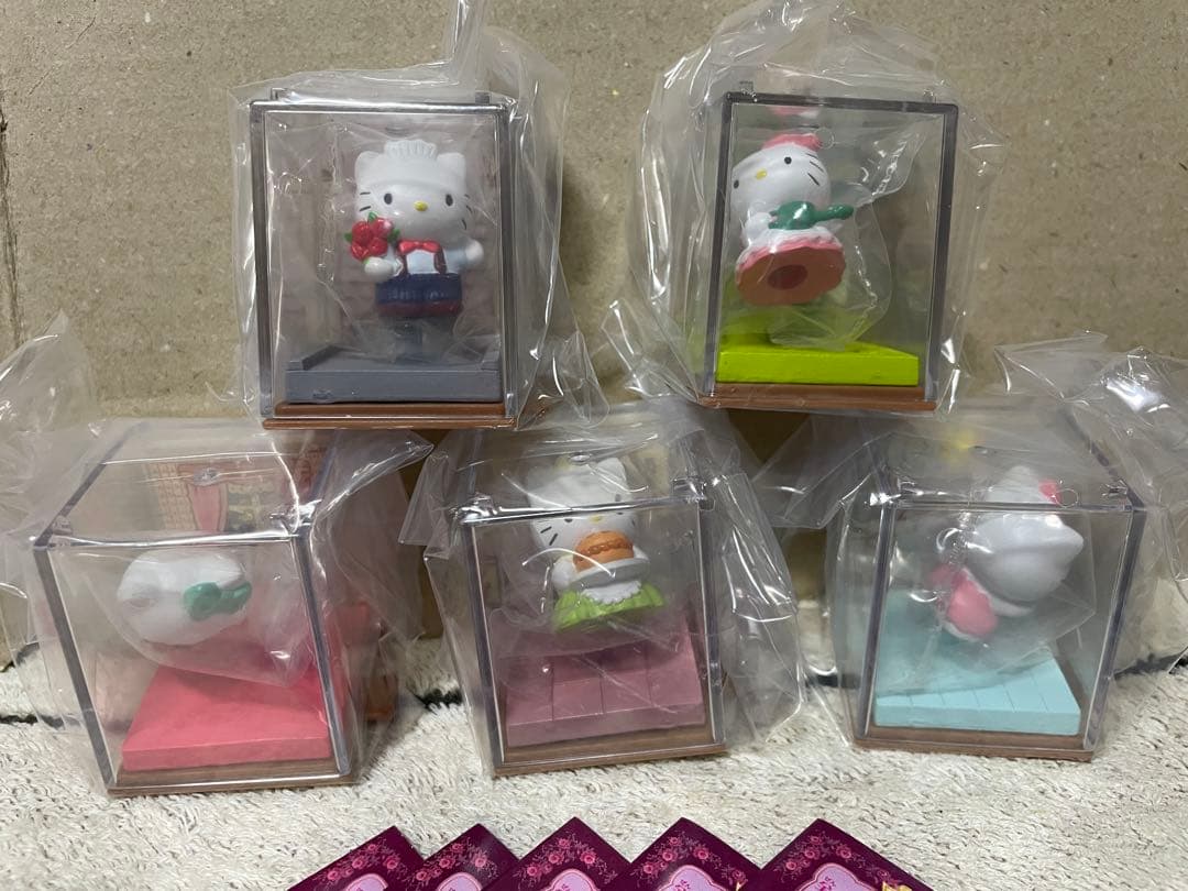 サンリオ ハローキティ リトルベリーコレクション ポケットワールド