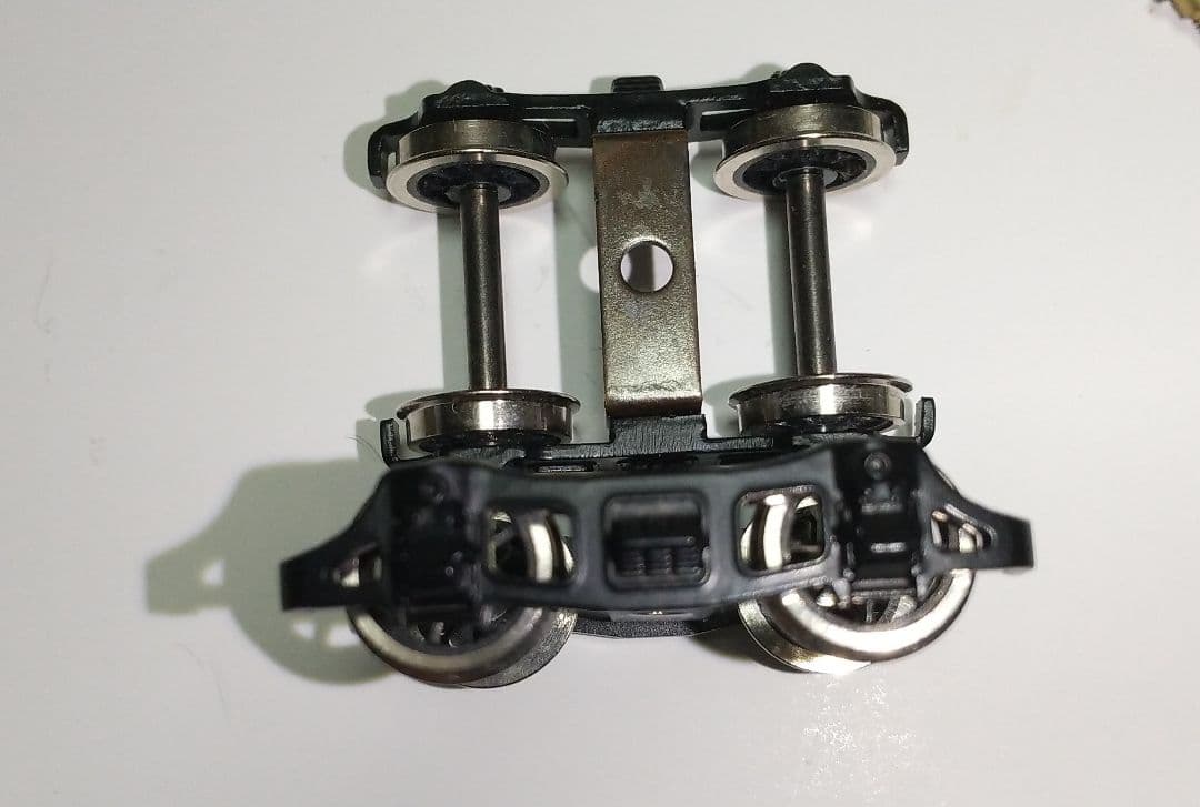 二軸先台車、 従台車 (各二種)、テンダー台車、他パーツ。HOゲージ。