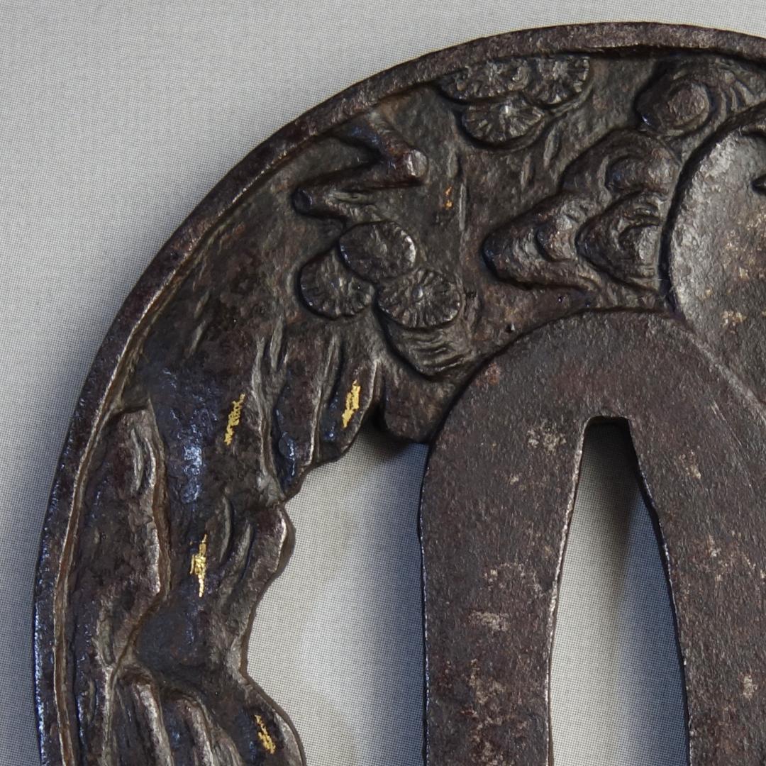 【 銅象嵌 岩窟賢人巻物図鍔 】 鍔 鐔 鉄地 刀装具 日本刀 武具 骨董