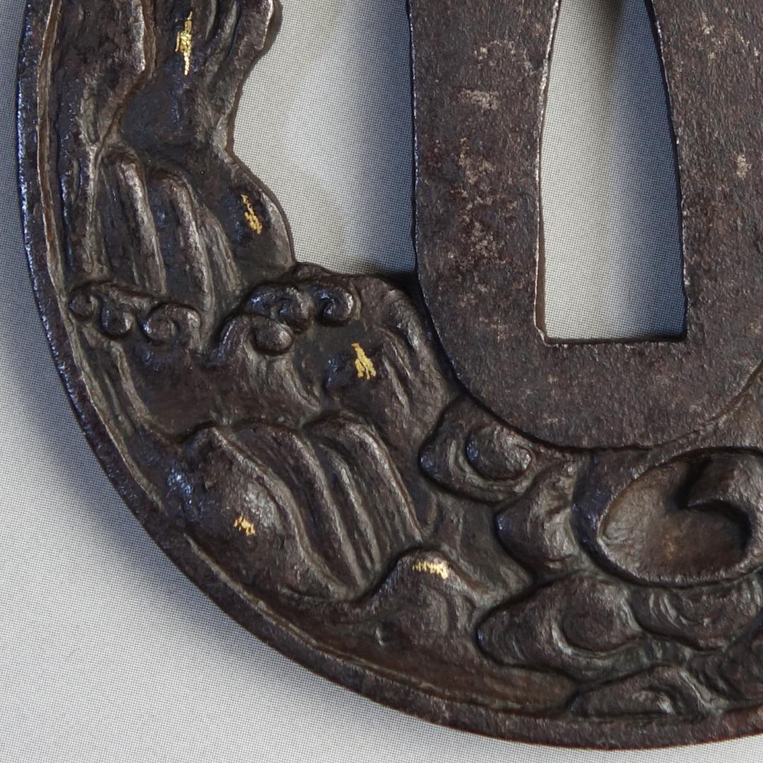 【 銅象嵌 岩窟賢人巻物図鍔 】 鍔 鐔 鉄地 刀装具 日本刀 武具 骨董